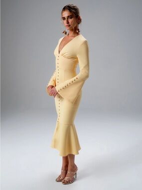 Elegant Pale Yellow Long-Sleeve Midi Dress with Button Detail